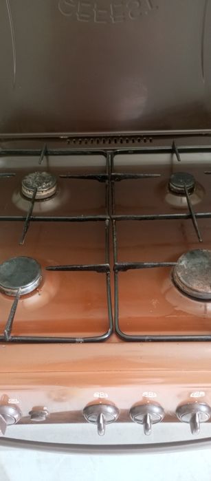 Продам срочно газовую плиту в отличном  состоянии