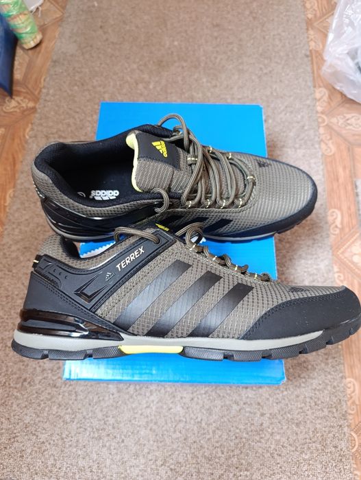 Кросівки  Adidas 44розміру
