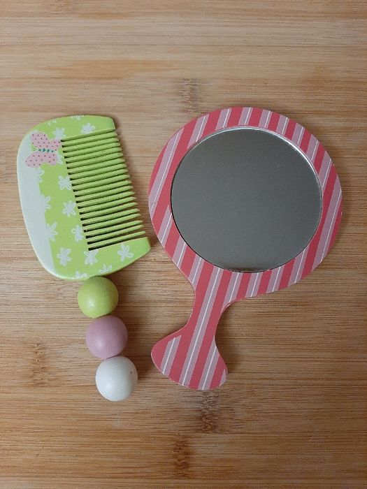 Espelho e pente em madeira64739103964034120