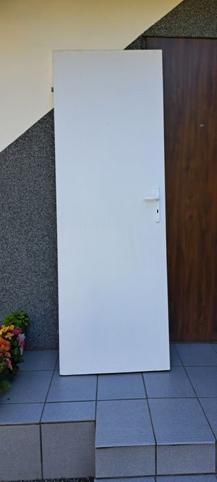 Drzwi lewe białe pełne klamka zawiasy 84,5x199cm