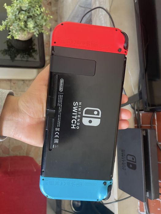 Nintendo Switch V1 Desbloqueada com acessórios