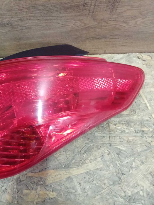Peugeot 308 T7 hatchback lampa tył tylna prawa lewa oryginał wkład