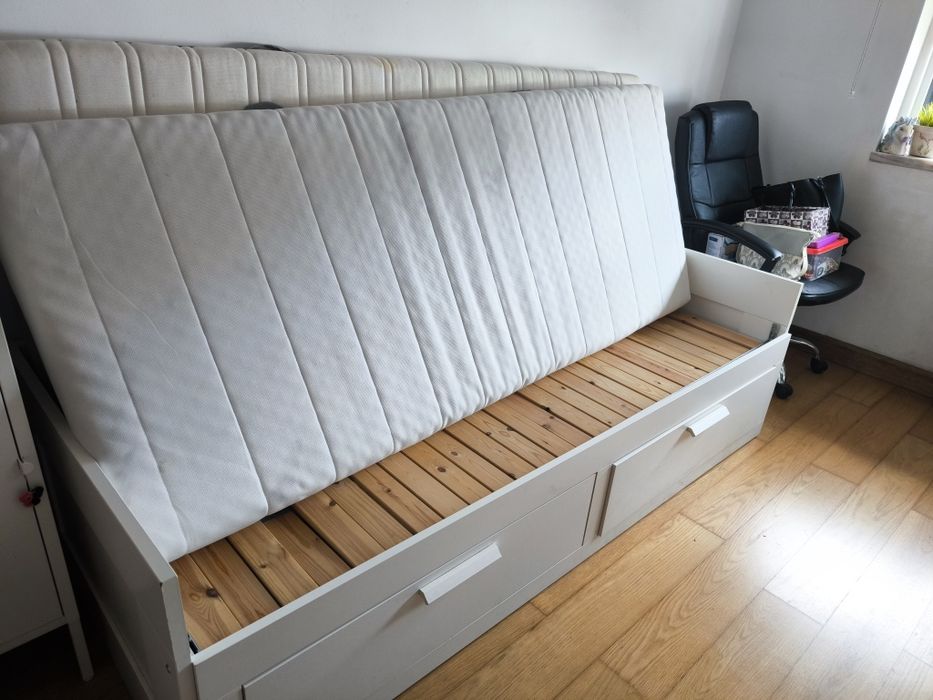 Cama e colchão IKEA