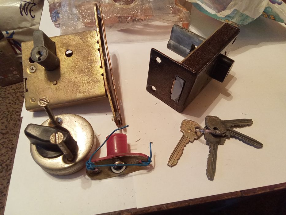 Замок , дверной .