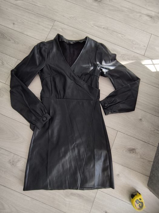 Skórzana regulowana sukienka Amisu r s