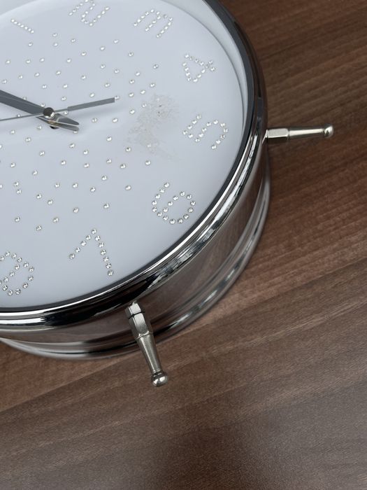 Duzy srebrny zegar nowy