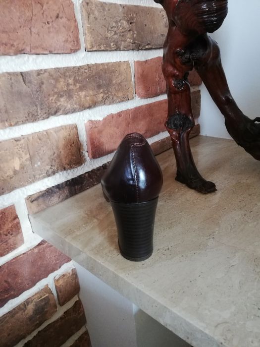 Czółenka na słupku skóra 37