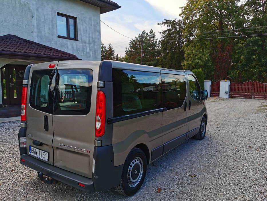 Opel Vivaro 2.5 CDTI 2007r Long 9 osób po Lifcie od osoby prywatnej
