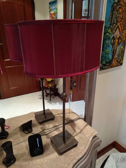 Candeeiro de mesa oriental, em excelente estado.