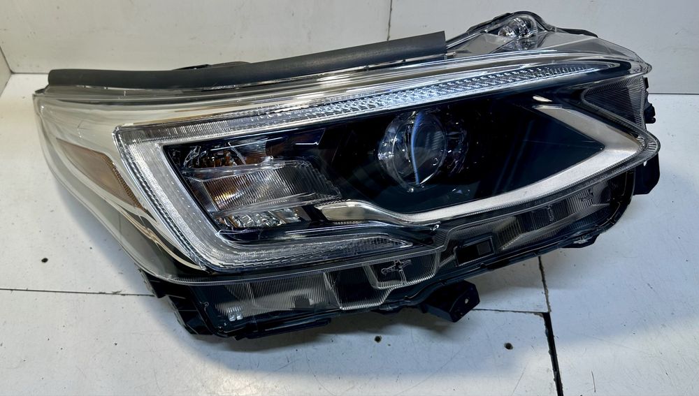 Фара правая  Subaru Outback  Legacy 2020 2021 2022 USA