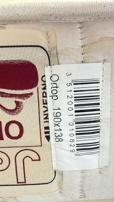 Oferecem-se dois colchōes de casal.