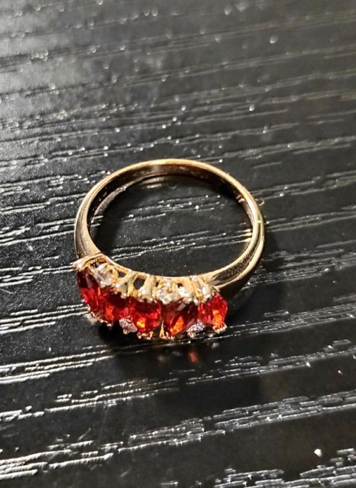 Кольцо дорожка с миндальными цирконами под рубин позолота 18К