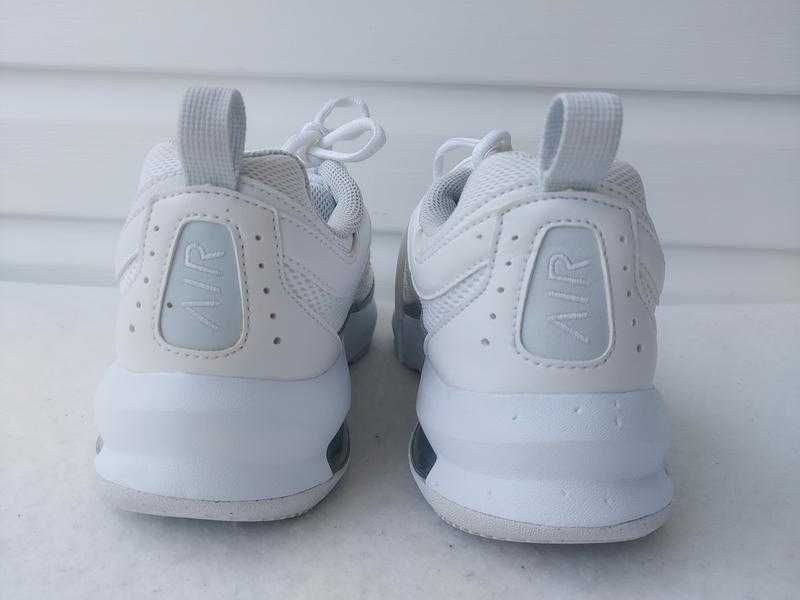 Жіночі білі кросівки nike wmns nike air max ap