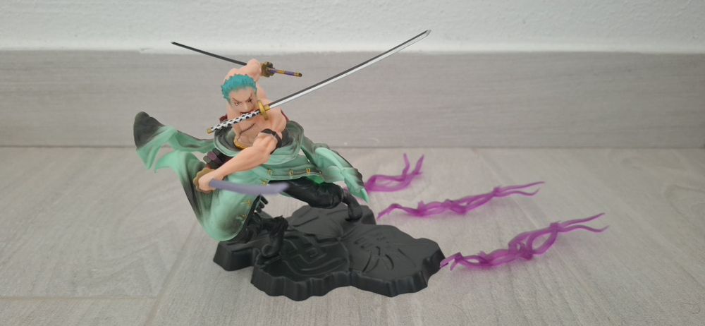 Boneco Roronoa Zoro - One Piece