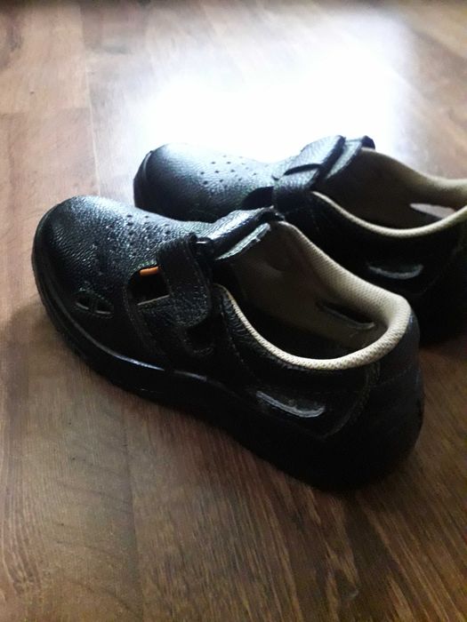 Buty      robocze  przewiewne