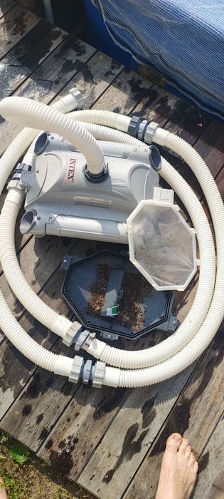 Odkurzacz INTEX basenowy 28001