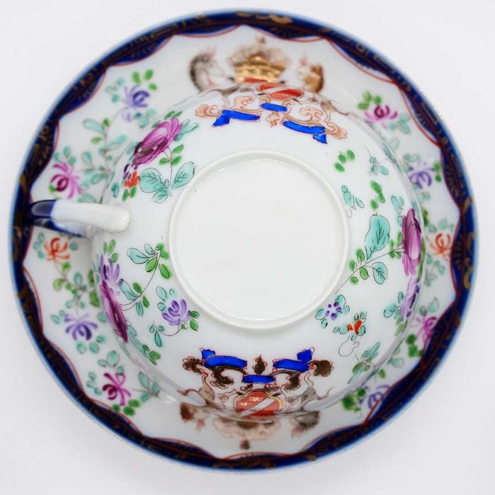 Chávena de chá com pires em porcelana