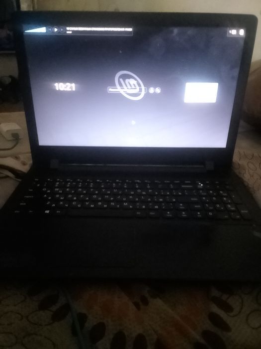 Ноутбук lenovo працює