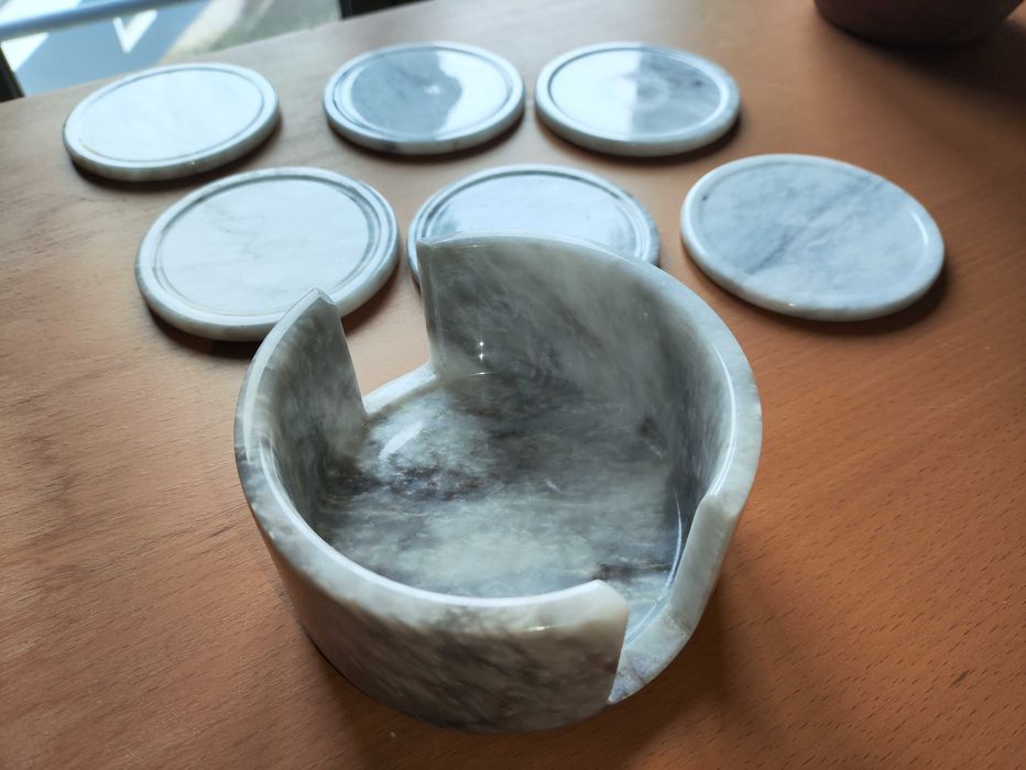 Conjunto poisa copos em Mármore natural