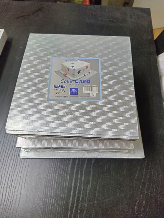 19 bases quadradas, prateadas para bolos (novas)