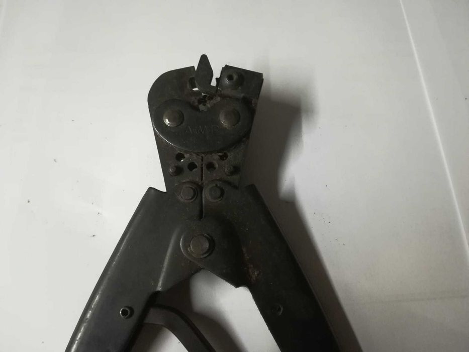 Alicate de cravar terminais isolados