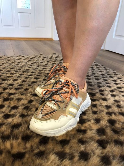 Кросівки помаранчеві