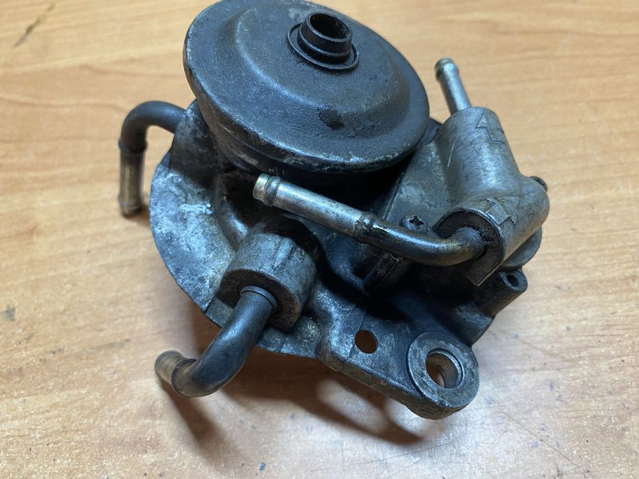 Площадка корпус топливного фильтра тойота Авенсис т27 2.2 4d4 дизель