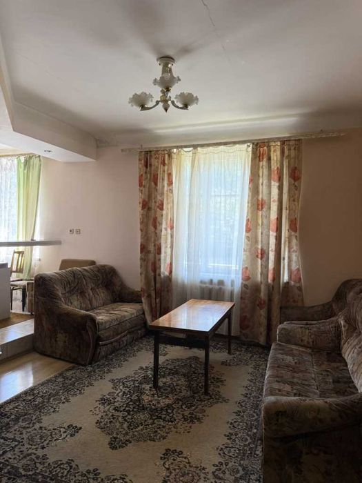 2к-квартира в центрі міста, з власною гардеробною