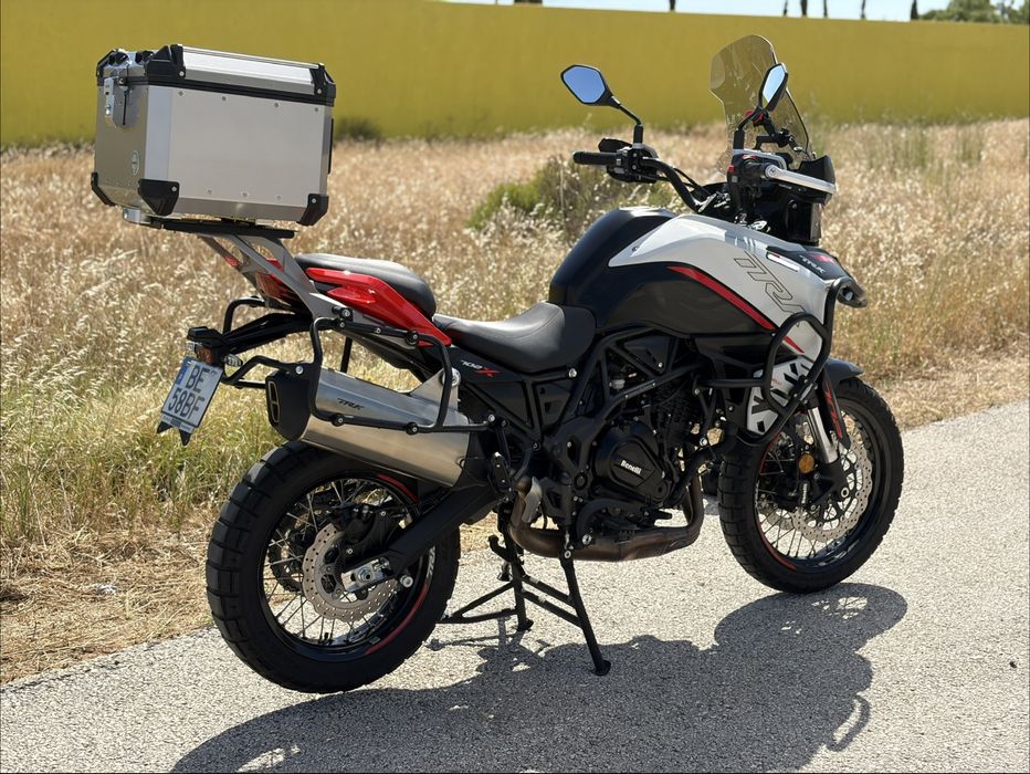 Benelli TRK 702X. Garantia até 10/26. Com extras