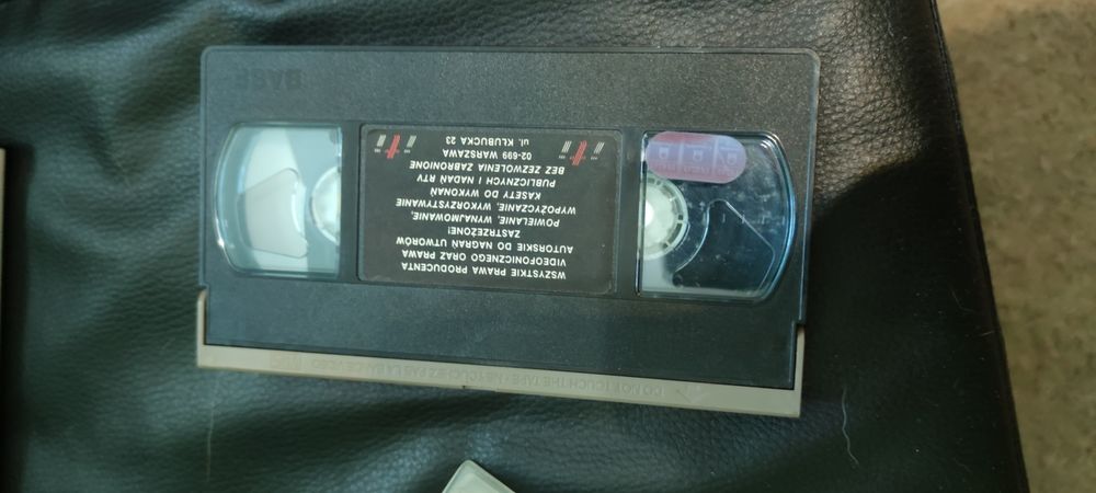 2× VHS Lunatycy, tożsamość