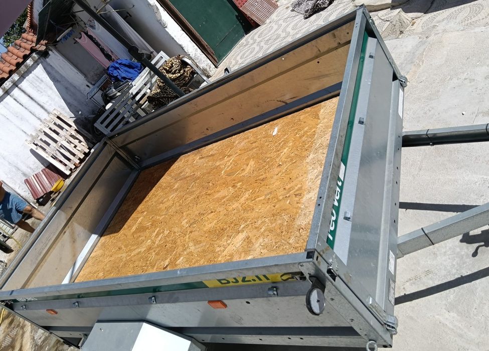 Trailer, like new. Rarely used.