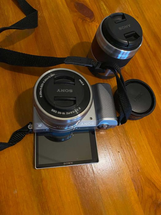 Sony Alpha A5000 + 2 obiektywy Sony + 2 baterie + ładowarka + torba