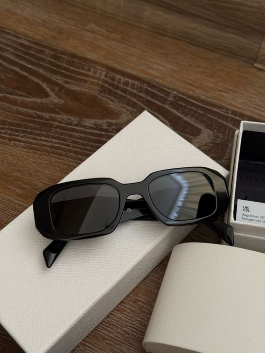 Жіночі оригінальні окуляри Prada