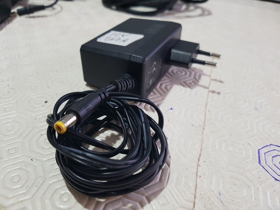 Carregadores de 12 Volt e 9 Volt64740667114883122