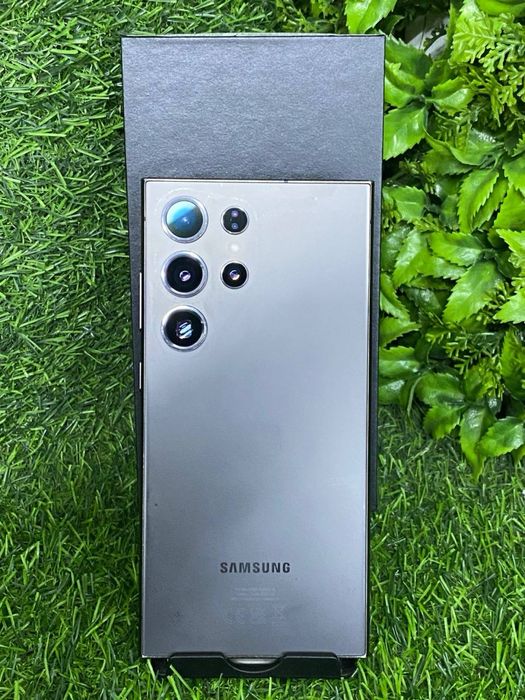 Мобільний телефон Samsung Galaxy S24 Ultra 12/256GB