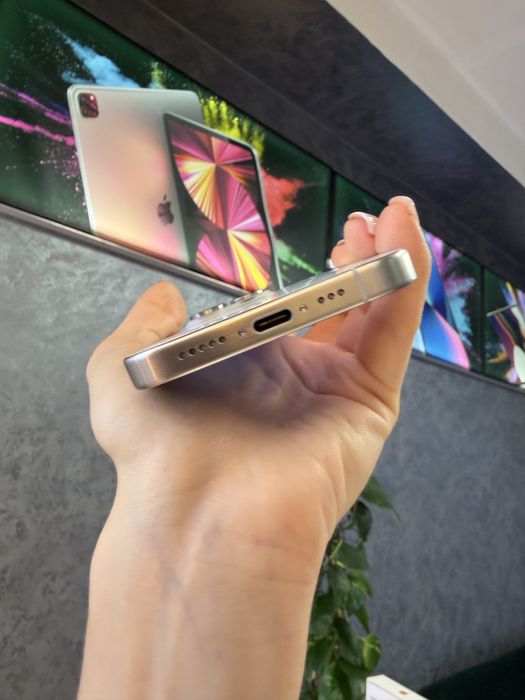 Вживаний IPHONE 15Pro 256 White Titanium Neverlock Костюшка,5 igrand