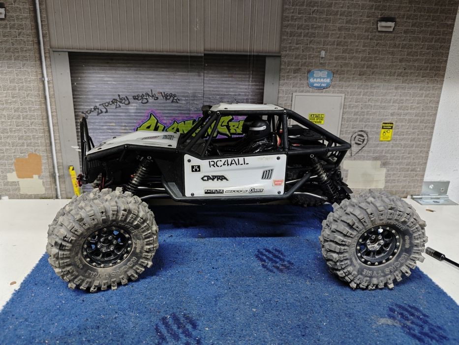 Axial Capra original