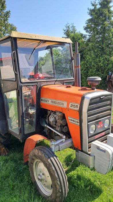Ciągnik rolniczy MF255