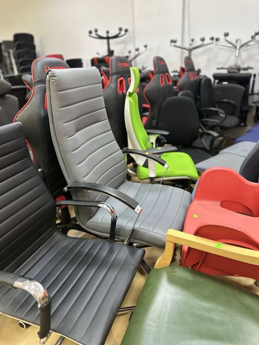 Срочная распродажа Офисной мебели Кресла стулья тумбы столы шкафы