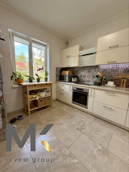 Будинок з ремонтом , басейном та банею. Лісова Буча. Продаж без %