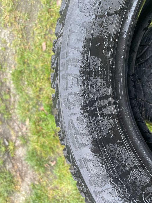 Para opon Michelin 195/60R16