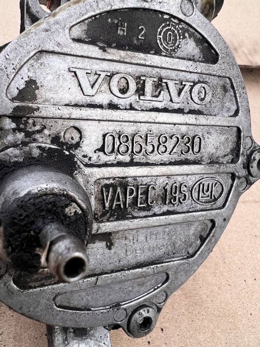 Вакуумний насос Volvo S60 S80 V70 2.4 08658230