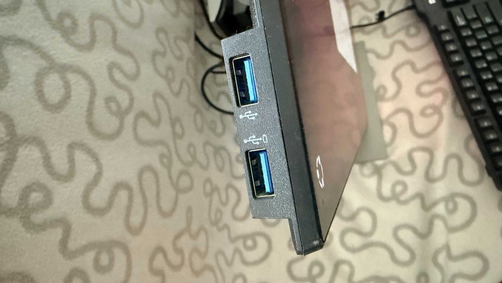 Komputer gamingowy Intel Core i3 8350K 4-rdzeniowy 8GB RAM, monitor