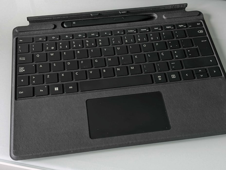 Microsoft Surface Pro 10 Intel Ultra 7 16GB 1TB c/ Teclado Slim Pen