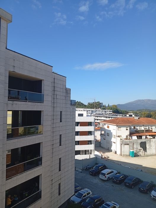 Arrendo quarto em apartamento !!