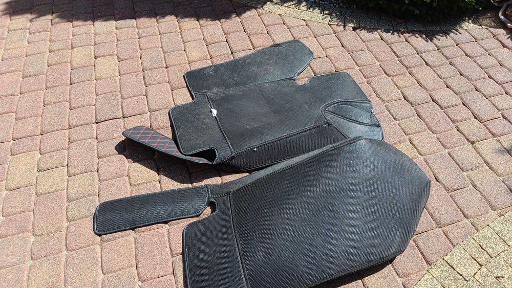 Dywaniki do samochodu sportowe stan b. dobry