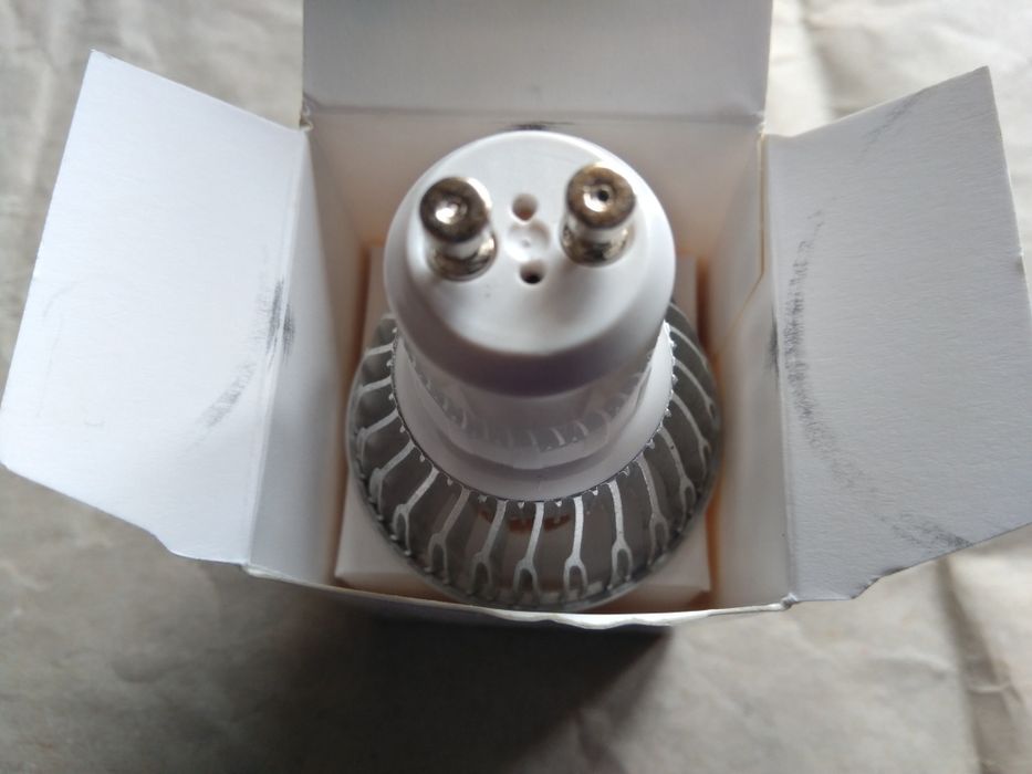 Lampada GU10 9W LED Cool White (6300 a 7000K) AC 110 - 240V