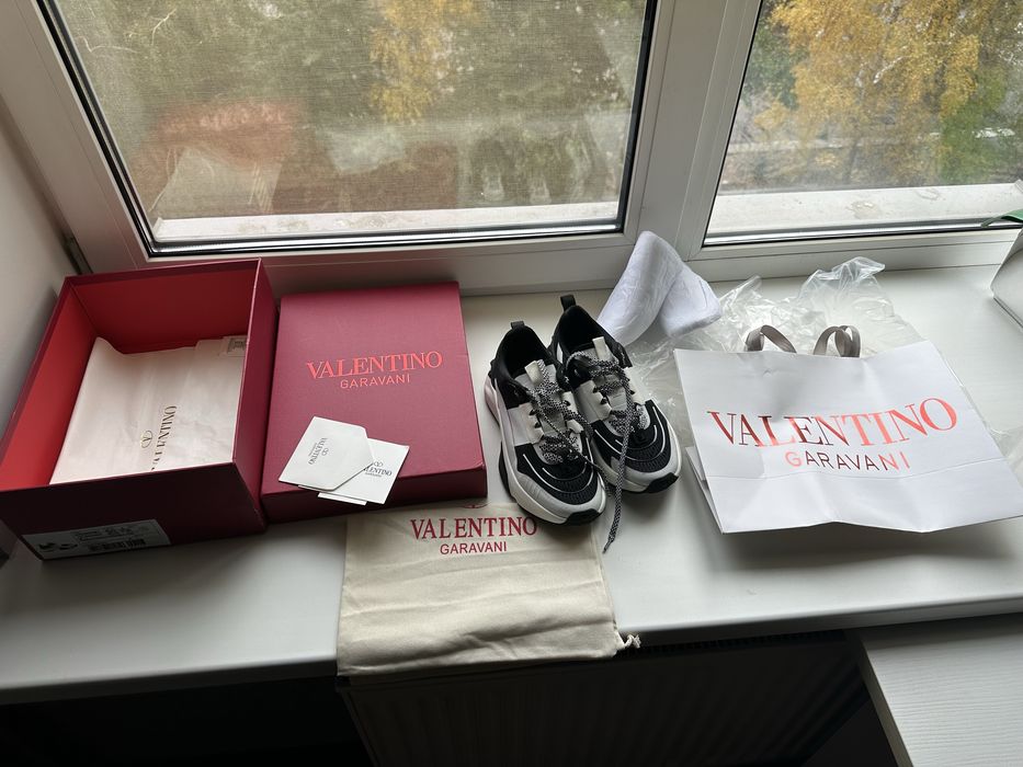 Кроссовки Valentino