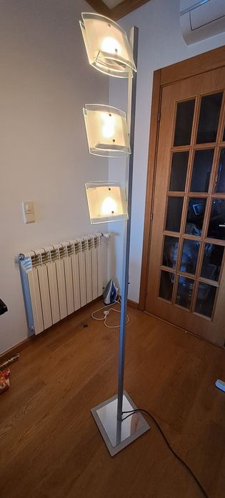 Candeeiro de pé com 3 lampadas