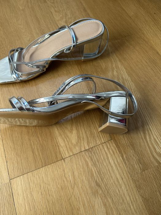Sandálias prateadas
